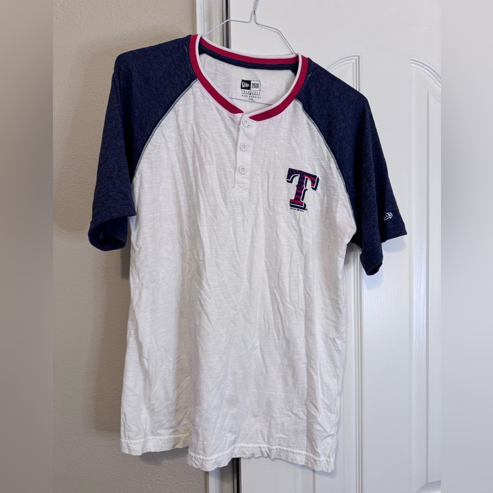 New Era Genuine MLB Texas Rangers Henley Tee with 'T' Logo size Large